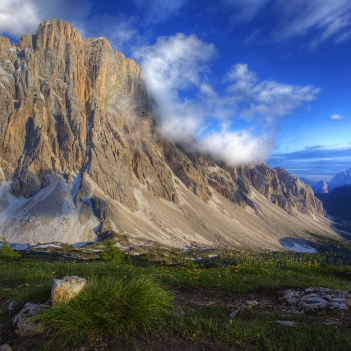 dolomiternas-bredaste-bergvägg