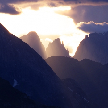 ljuskaskad-från-alpstugan-rifugio-tissi