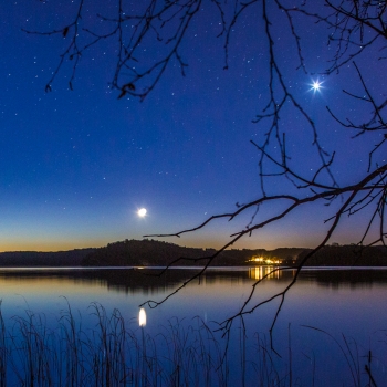stensjön-med-månskäran-och-venus
